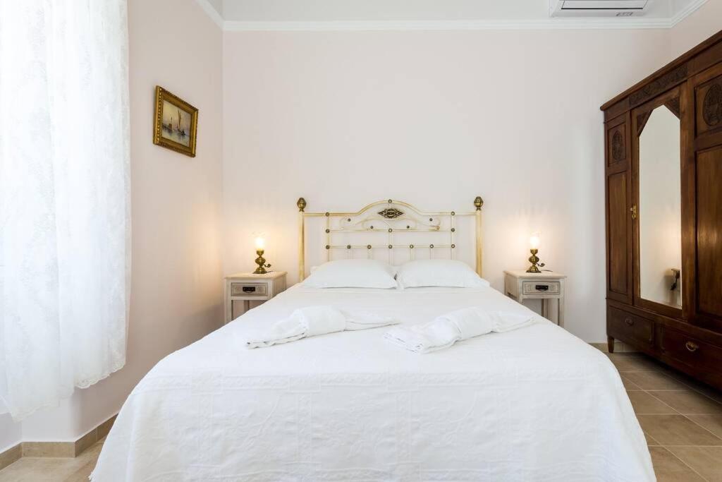 Neoclassical Flat With 2 Bedrooms In Piraeus Ngoại thất bức ảnh