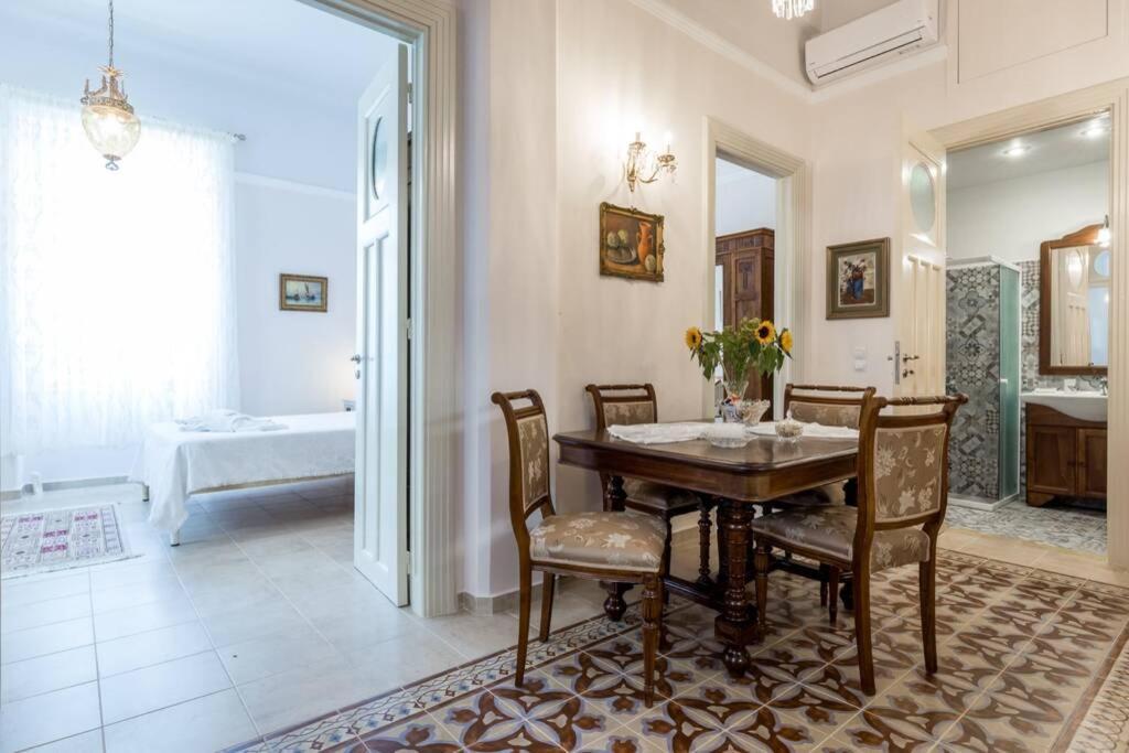 Neoclassical Flat With 2 Bedrooms In Piraeus Ngoại thất bức ảnh